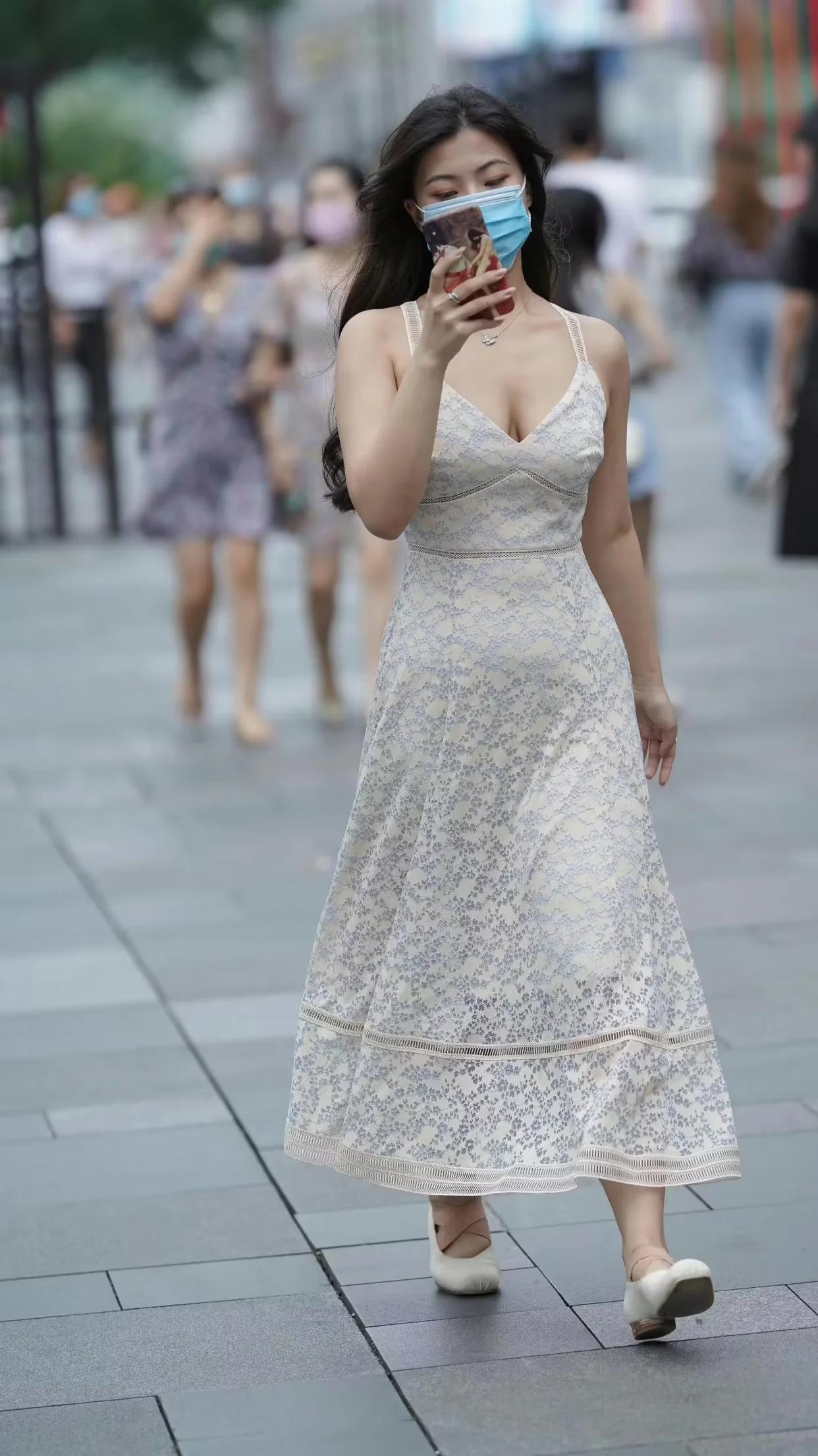 不要着急，最好的总会在最不经意的时候出现。纵使伤心也不要愁眉不展，因为你不知道谁