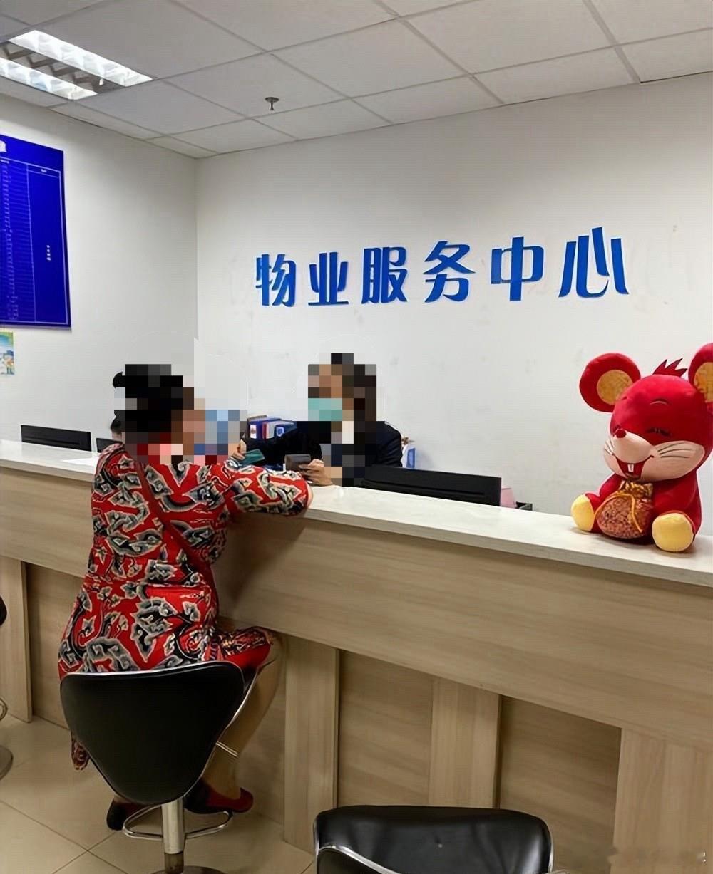 物业大撤退买房之前都知道有每年交多少物业费都是有定额的，享受了服务不想付款，物业