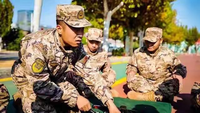 两年兵役期没调整，新兵训练却从三个月拉长到了半年！这波调整背后到底藏着啥讲究？