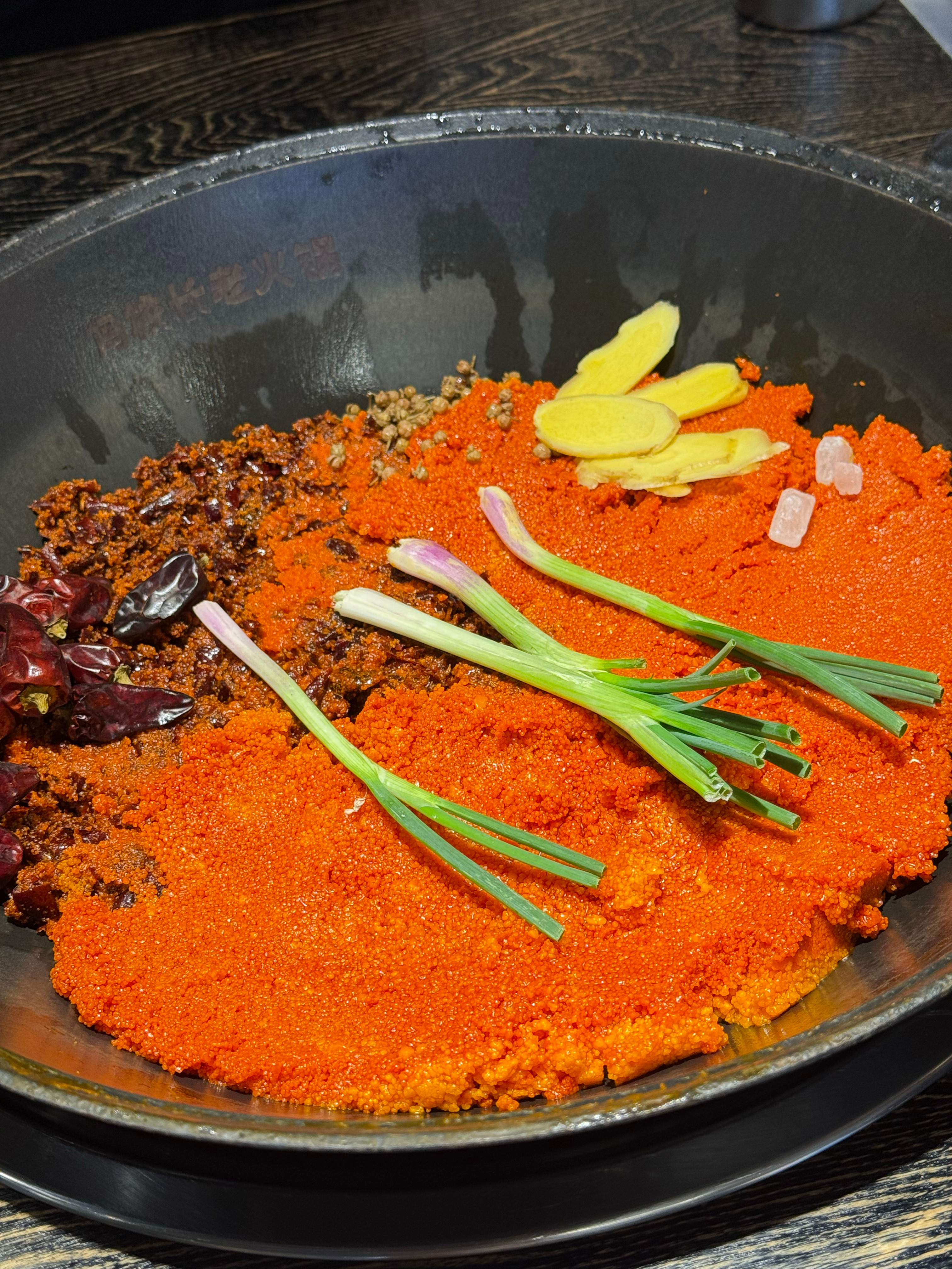 你们晚上吃什么？好久没吃成都老火锅，好吃是好吃就是有点辣😋 