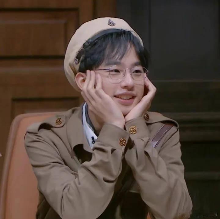 何运晨遥想当年还姓过运 笑晕！何运晨这波回忆杀也太接地气了吧！“当年还姓过运嘞”