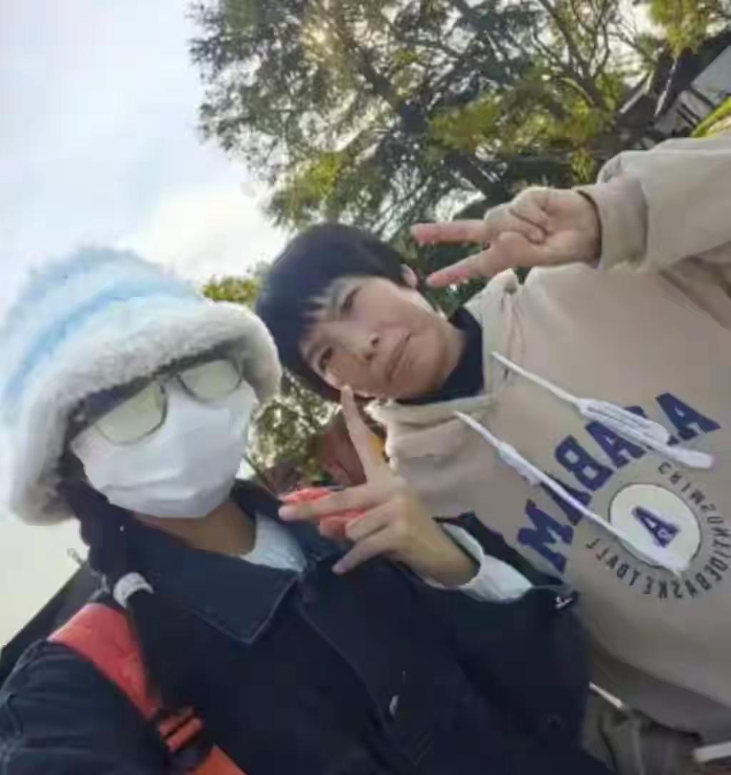 云南女孩一边照顾患癌母亲，一边坚持“二战”考研，想不到自已被确诊为直肠癌晚期。