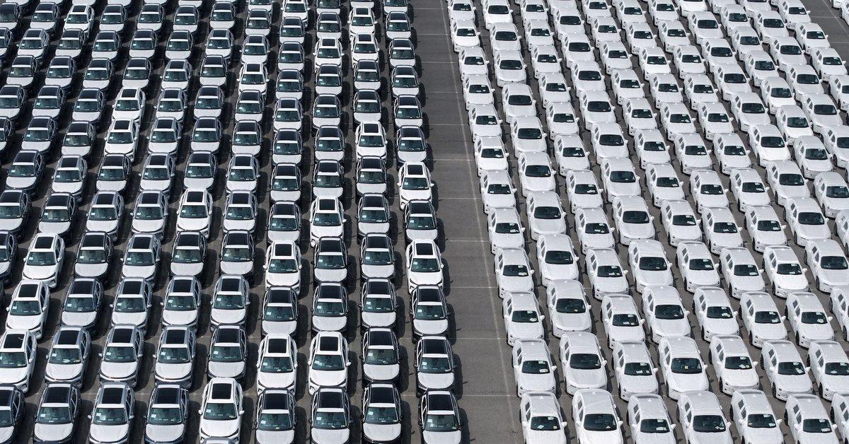 [To learn English]
China's car sales fel