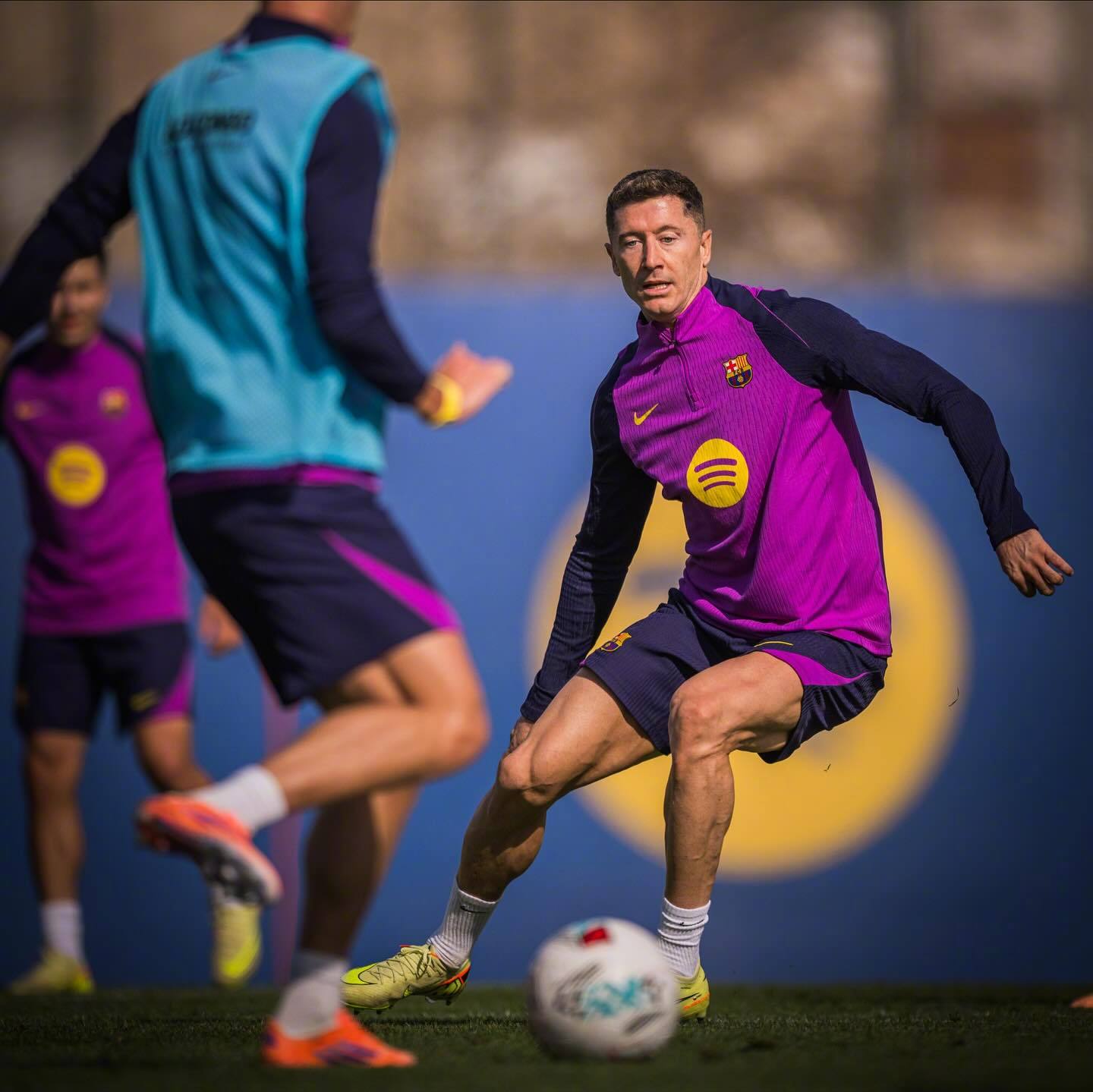 📣好消息！莱万回归合队训练！！！💕万子，我们想你了万子～巴萨[超话] 🔴?