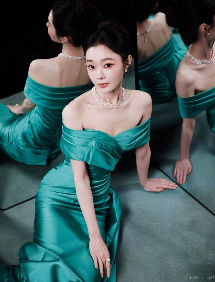 原来宋轶这条漂亮的绿裙子是祖海的26早春这颜色超级美 