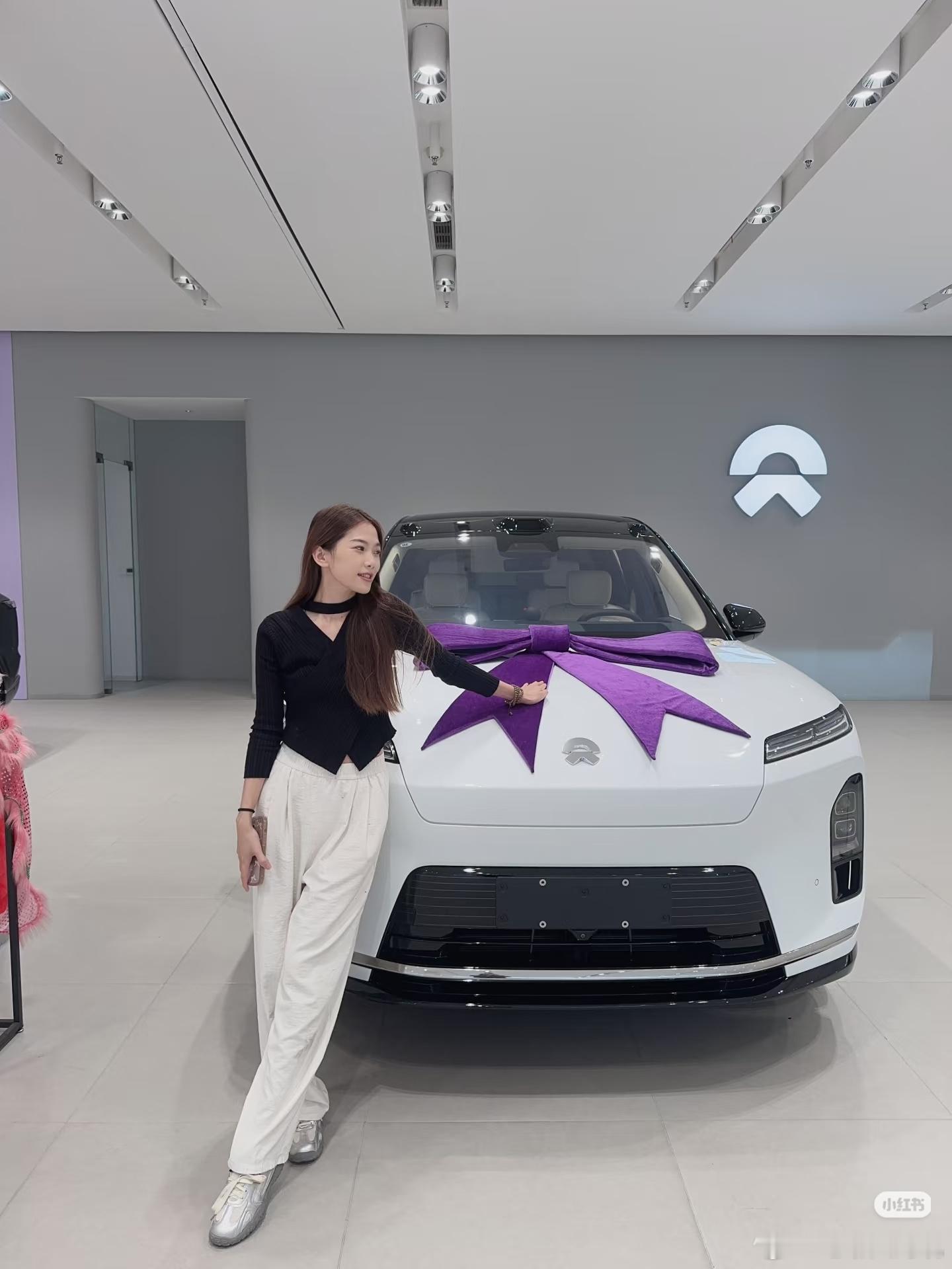 白到发光的大女主座驾✨蔚来ES8提车日记谁能拒绝全白蔚来ES8啊！🤍 车身➕珍