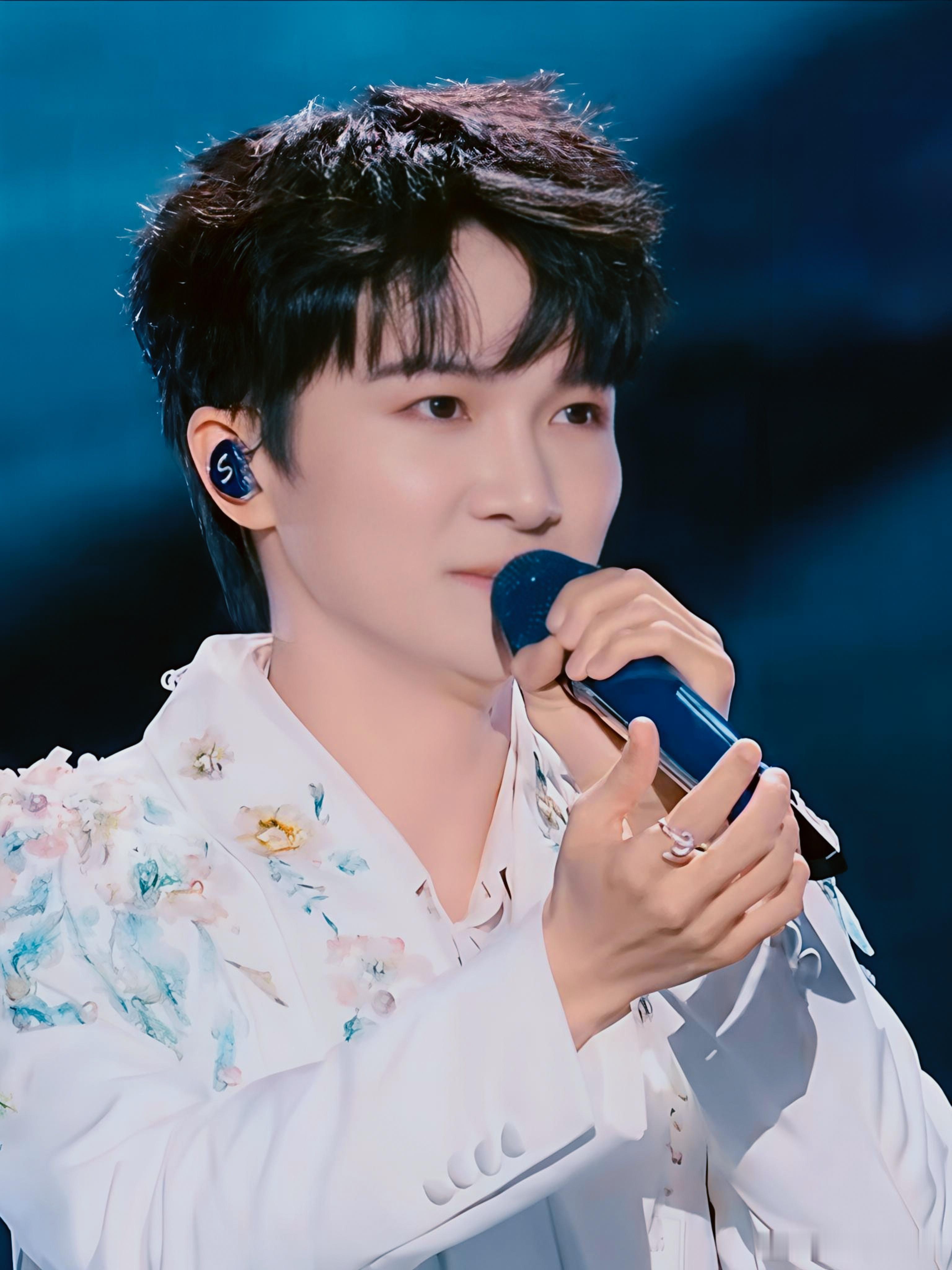 周深 ✨周深全力以赴为了心底的美好愿望 ✨周深苏州演唱会 【小圈跟米子们说早上好