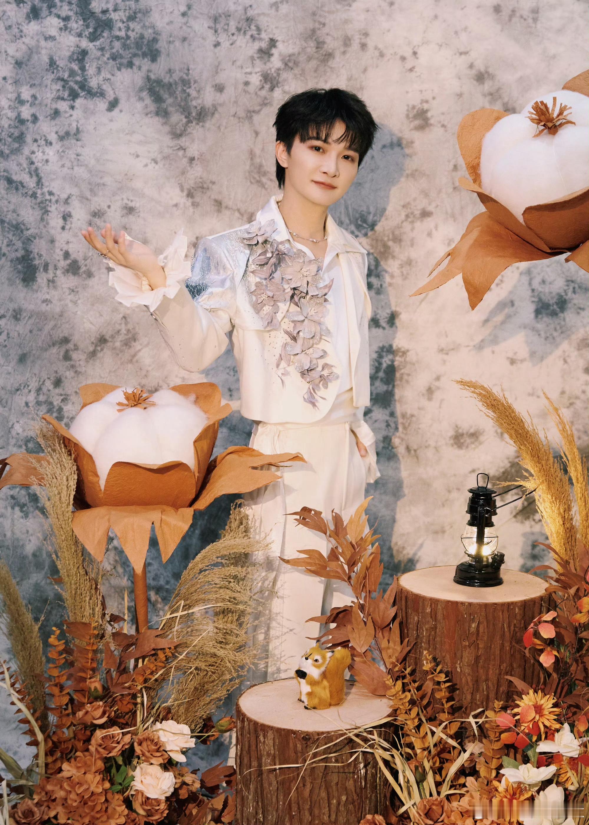 周深超星动告白信箱非正式跨年派对时间从来不语，却回答了所有问题。岁月从来不言，却