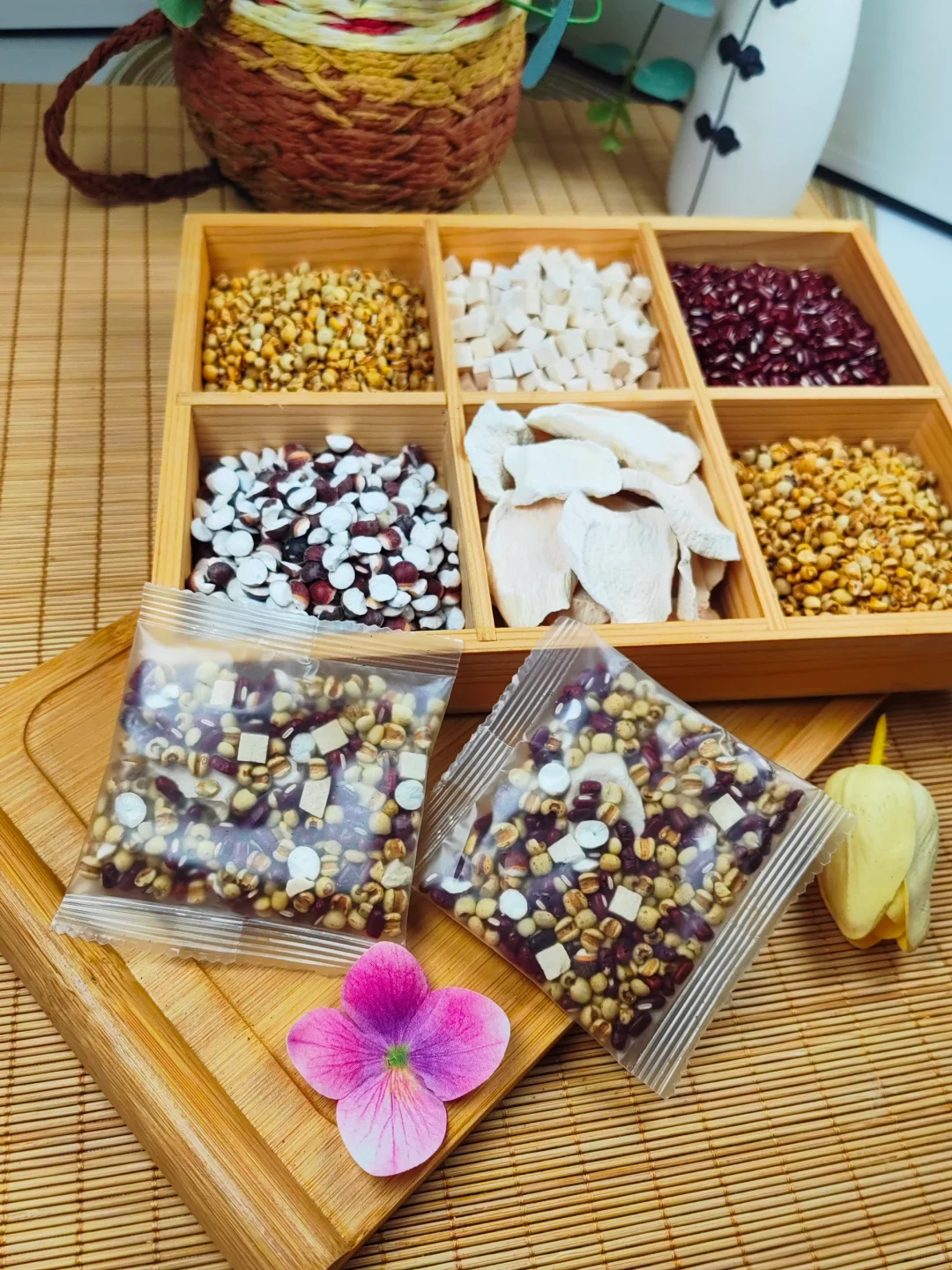 潮湿闷热，困重，夏季少不了赤小豆薏米茯苓茶