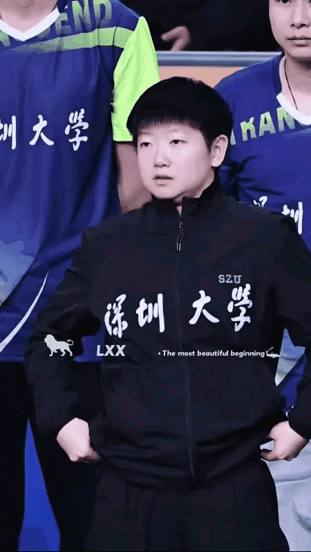 你相信吗？莎莎的魅力竟然藏在这些细节里！

第一，随时随地认真对待小白球，超敬业