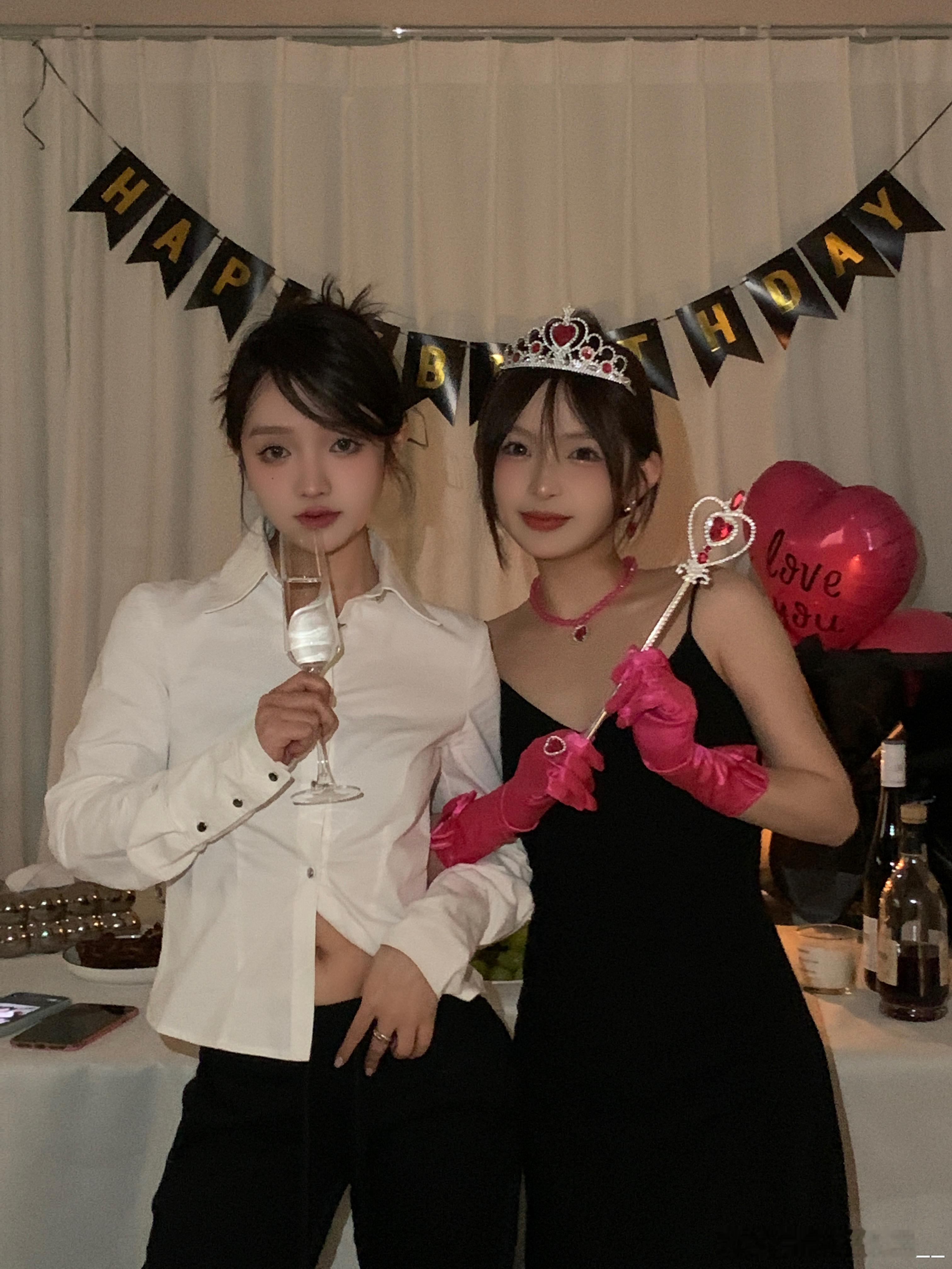 摩羯月生日的朋友真的好多哦～祝我们的冰冰儿生日快乐🎂健康幸福财源滚滚！！ ​​