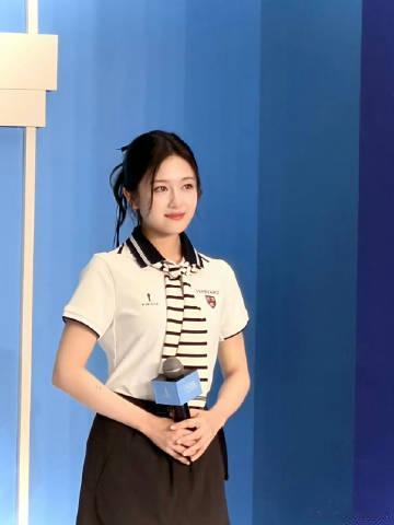 路人发的李兰迪李兰迪线下原图夯爆了 李兰迪线下原图夯爆了，看到路人发的照片都能够