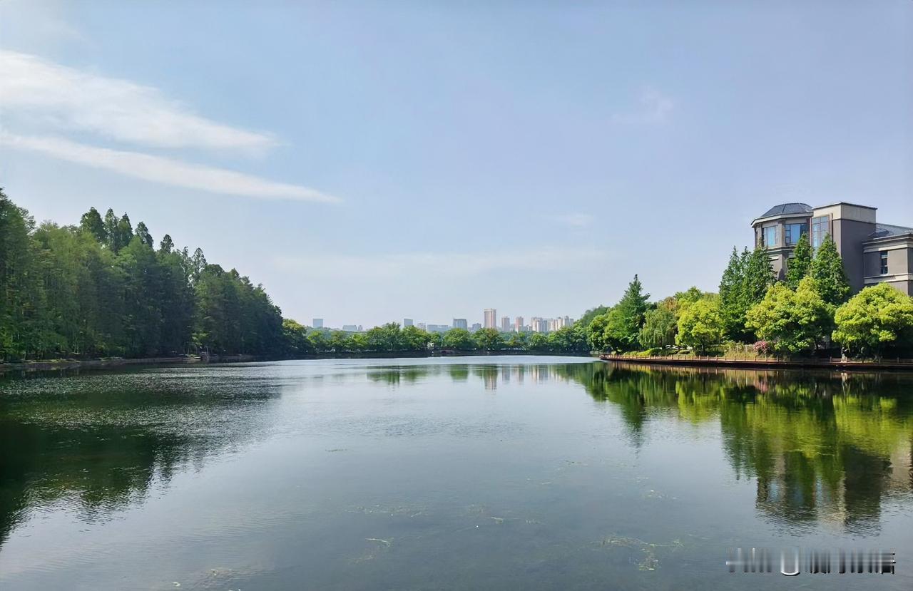 不管你信不信，
人一生，躲不开这4苦，熬过去了都是后福

很多人都不知道，我们这