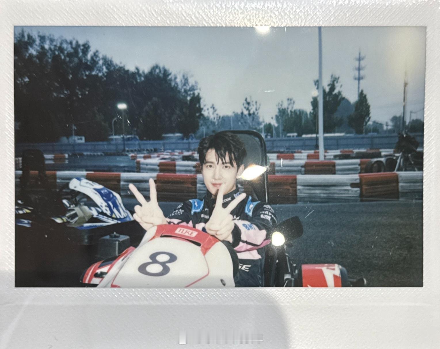 杨洋的立炼修仙路杨洋韩立杨洋凡人修仙传 工作室发的这组拍立得帅成啥了[色][色]