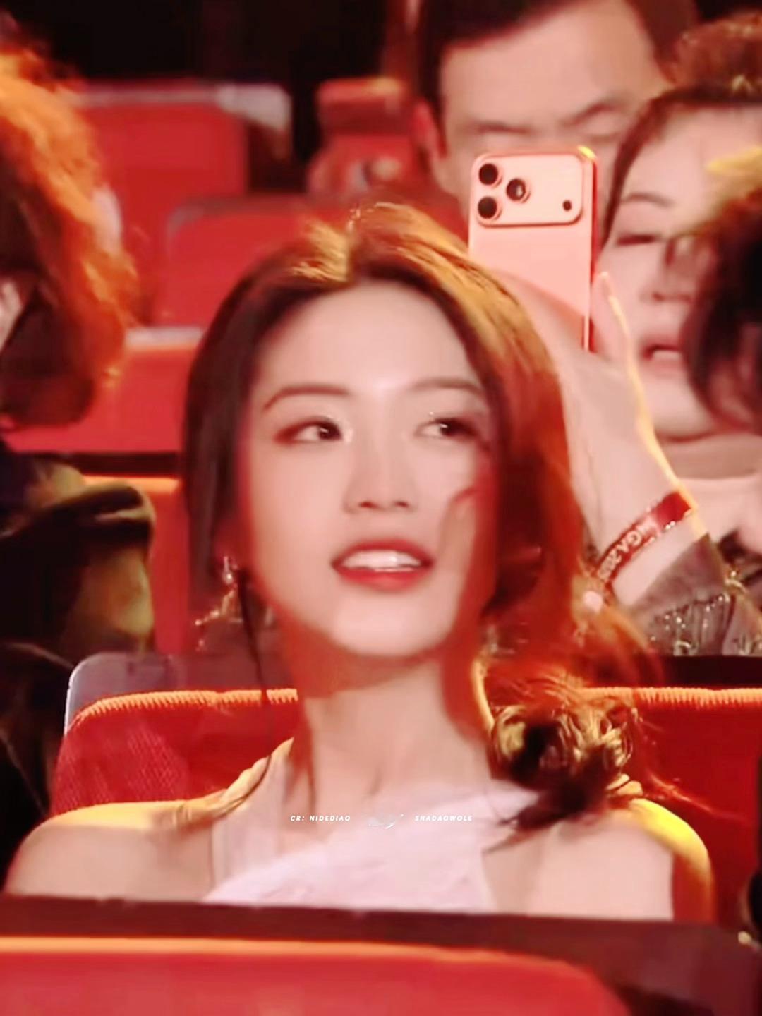 向涵之[女孩儿]今天好漂亮啊微博视界大会内场微博视界大会 ​​​