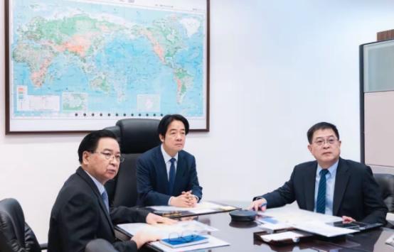 “台独分子”赖清德疯狂最后一搏：家人逃美、111亿军购、美台5000亿投资协议，