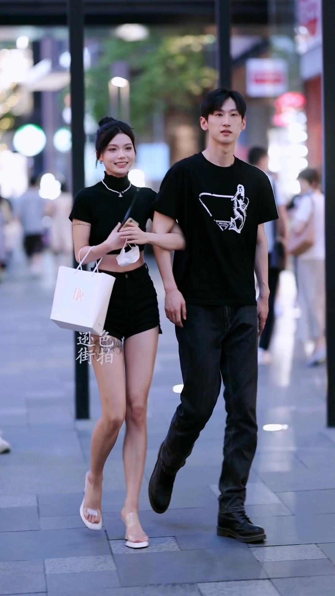 【成都街拍】周五，宝贝们早安！丨摄影拍照每日穿搭