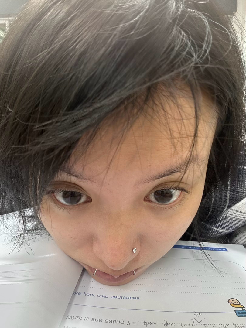 一在课上就是这个累脸 