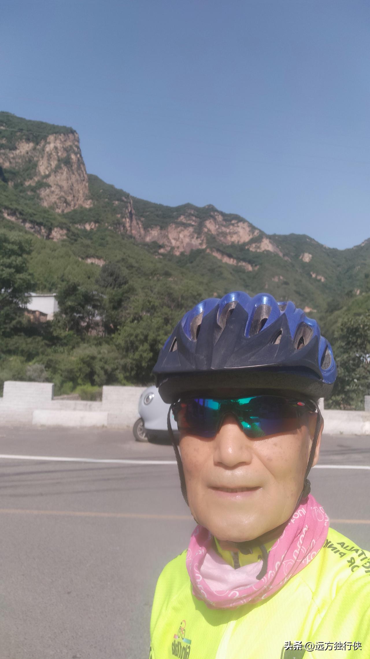 今天又是高温天气，最高气温35℃，趁着上午凉快儿去爬石花洞景区。
石花洞景区位于