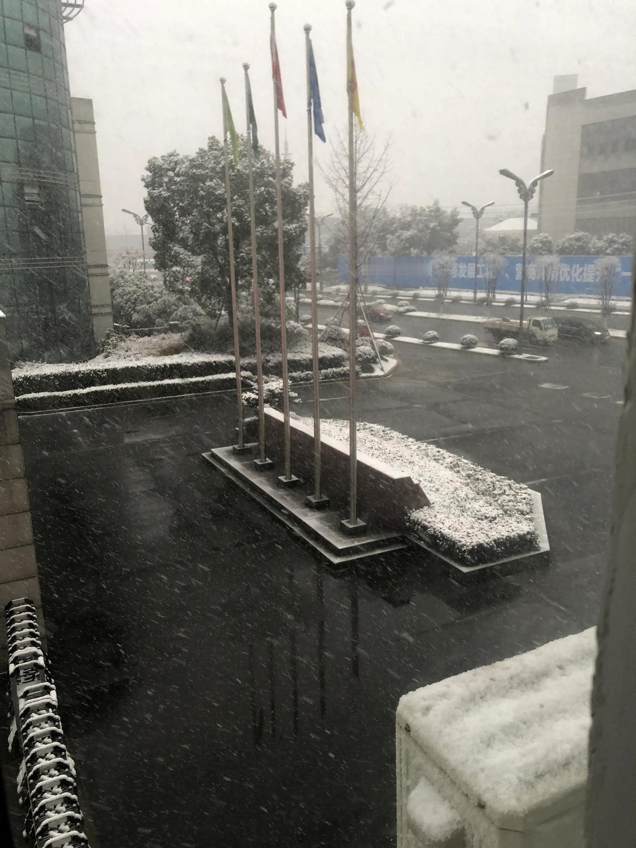 南方某城市2024年❄️，第一场