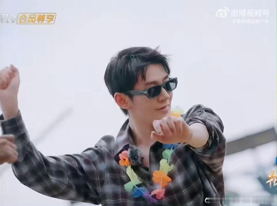 邓为[超话]邓为你E的我害怕花儿与少年，花少8见证邓为的性格反差，i人变身E人，