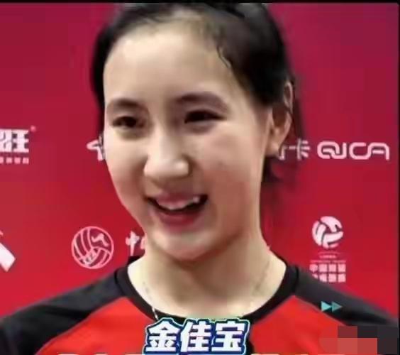 如今女排队伍里，八位二十岁以下的年轻姑娘堪称八匹黑马，是排坛冉冉升起的新星。她们