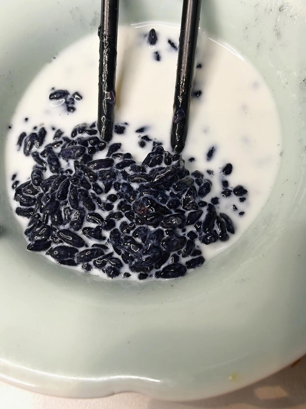 很少出去吃，基本都是家里做的
两个孩子上学，
都必须吃了早餐才能走
这是家里的规