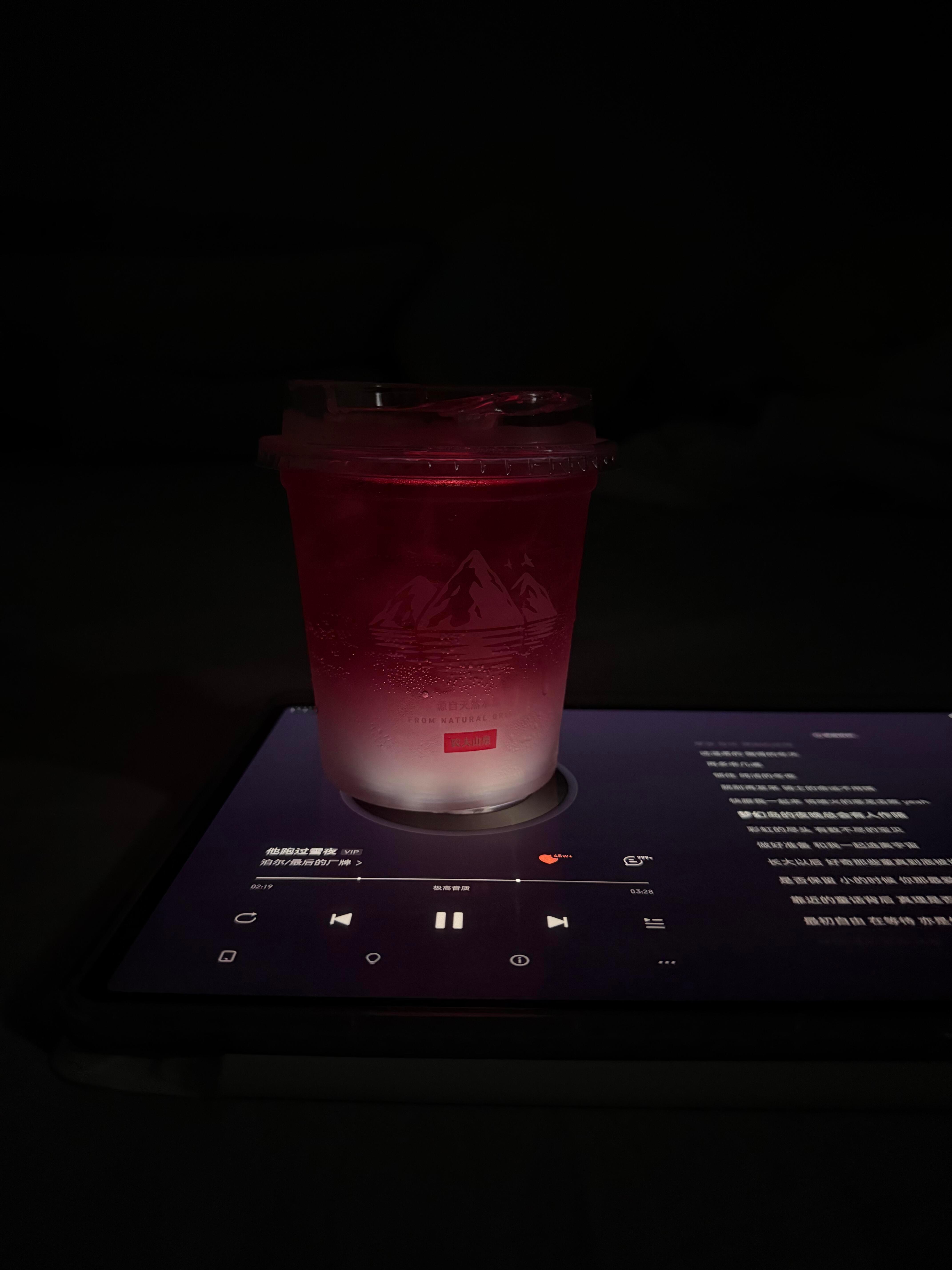 后来才明白,缺爱的人是我,原来我爱别人的方式是自己最想被爱的样子。 