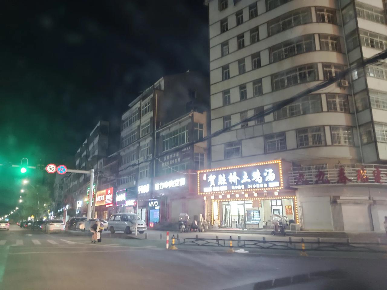 冬日生活分享葛店这里也有“贺胜桥鸡汤”（如下图1、2）。不知道是真还是假？听说贺