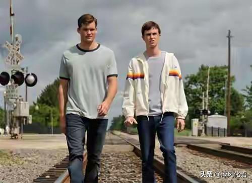 与同性谈网恋，那只是一种情感的寄托，抒发心中的郁闷，不会掺杂其他情愫。毕竟网络朋