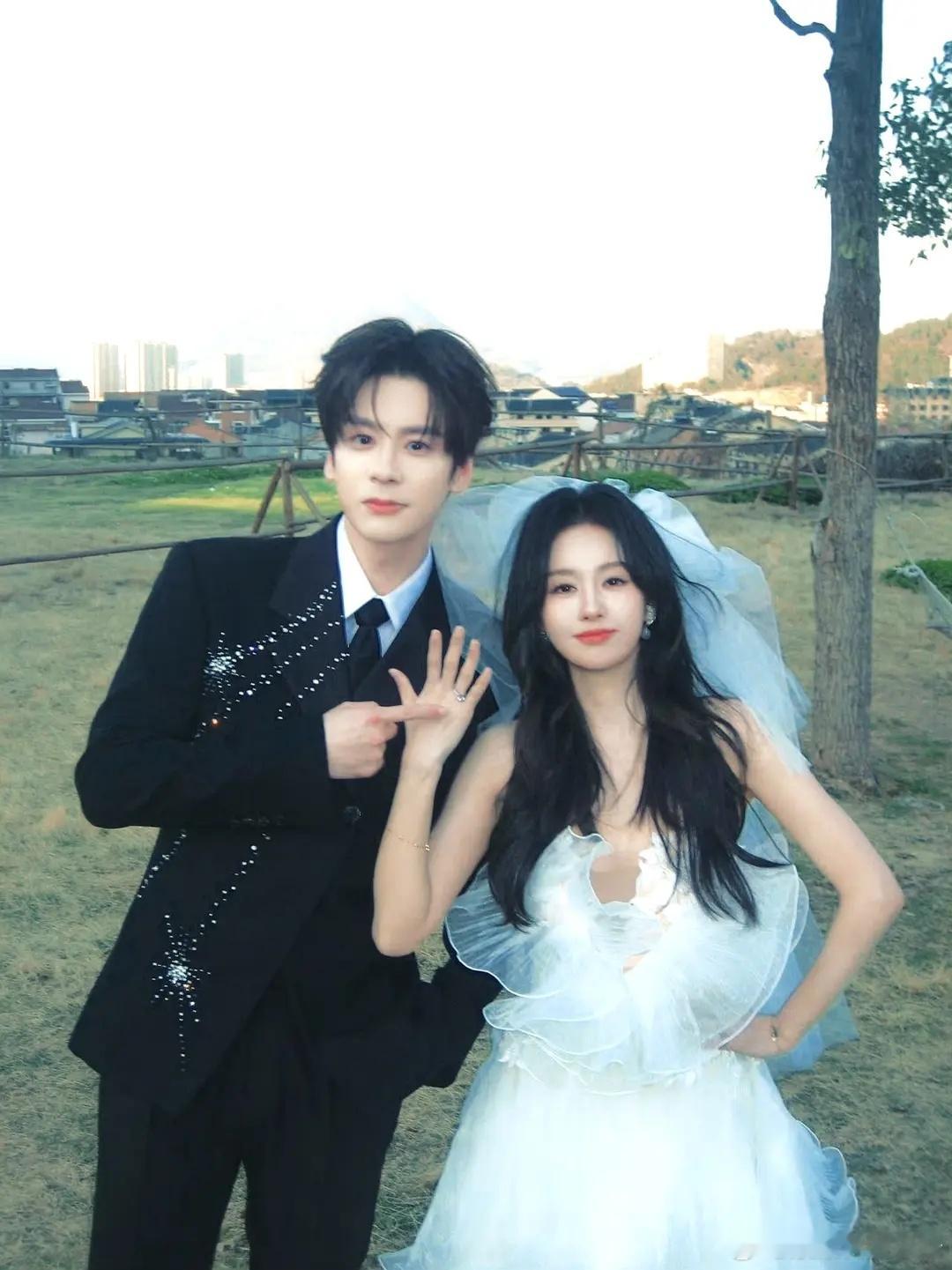 感觉编剧想把每个人的故事都写完整了，包括男二的放手，也想软玉对成年xhs的喜欢写