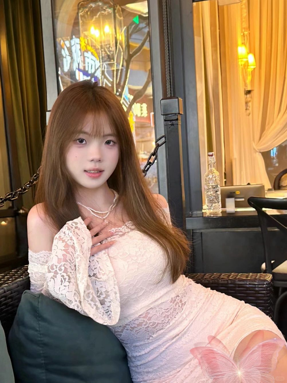 19岁前台 真心劝大家少买衣服，多把钱花脸上