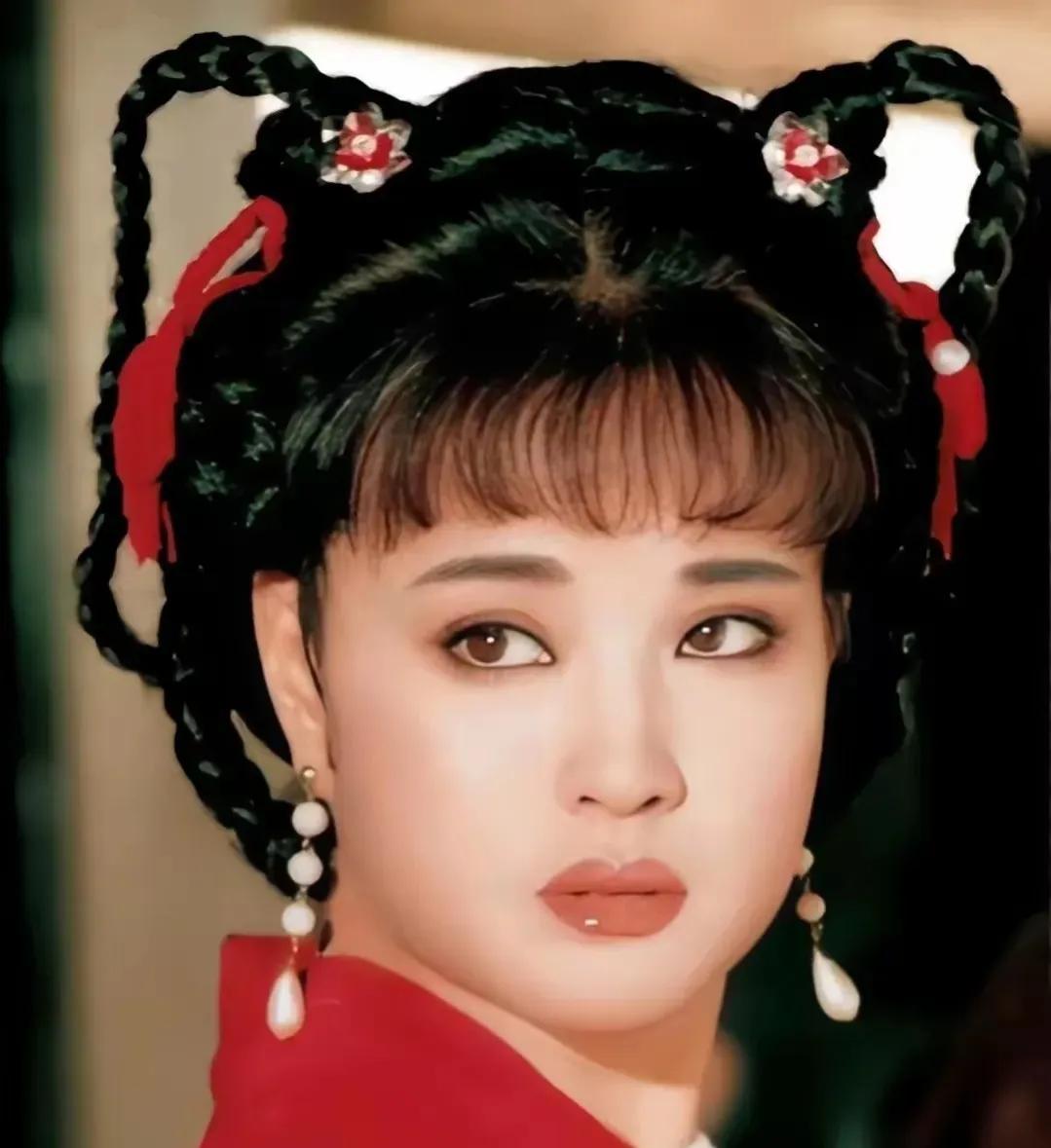 娱乐圈最不服老的就数晓庆姐姐了，76岁的年纪，依然敢拍14岁的少女，配上一流的化