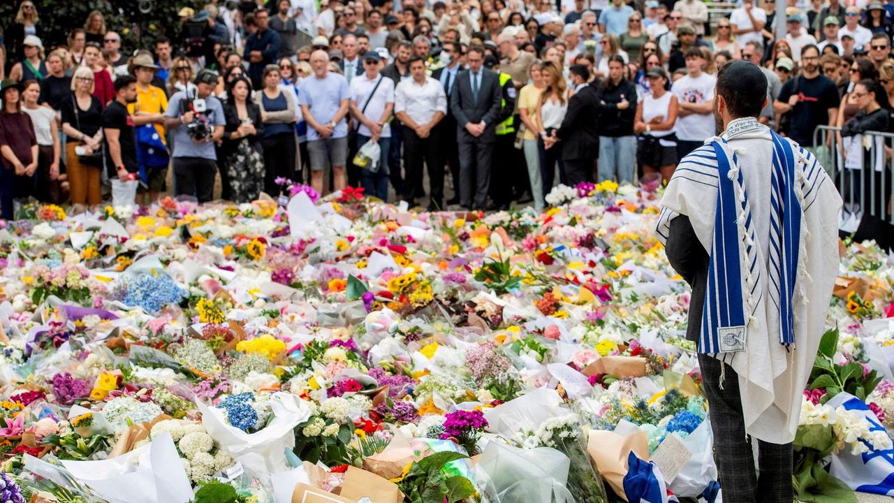 邦迪袭击案嫌犯系单独行动，警方称，英雄现身说法揭示其制伏枪手的缘由