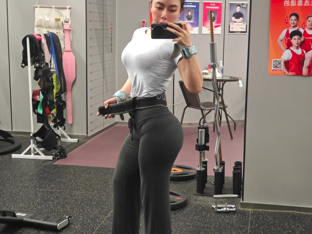 整个健身房没有我穿得下的