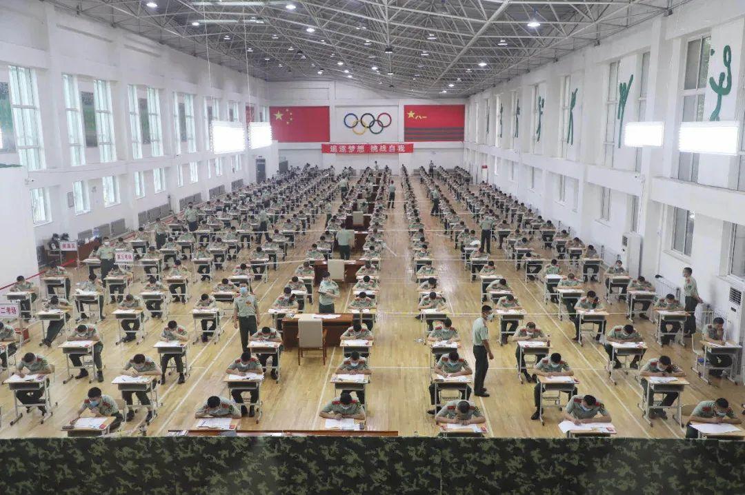 普通的专升本要考，语文、数学、英语、专业课等。而退役士兵考生不需要参加这些公共科