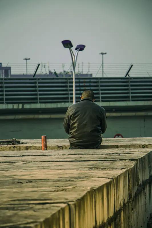 人到落魄时没朋友，背后门道可多了。多数朋友都是“锦上添花”型，你风光时，他们看重