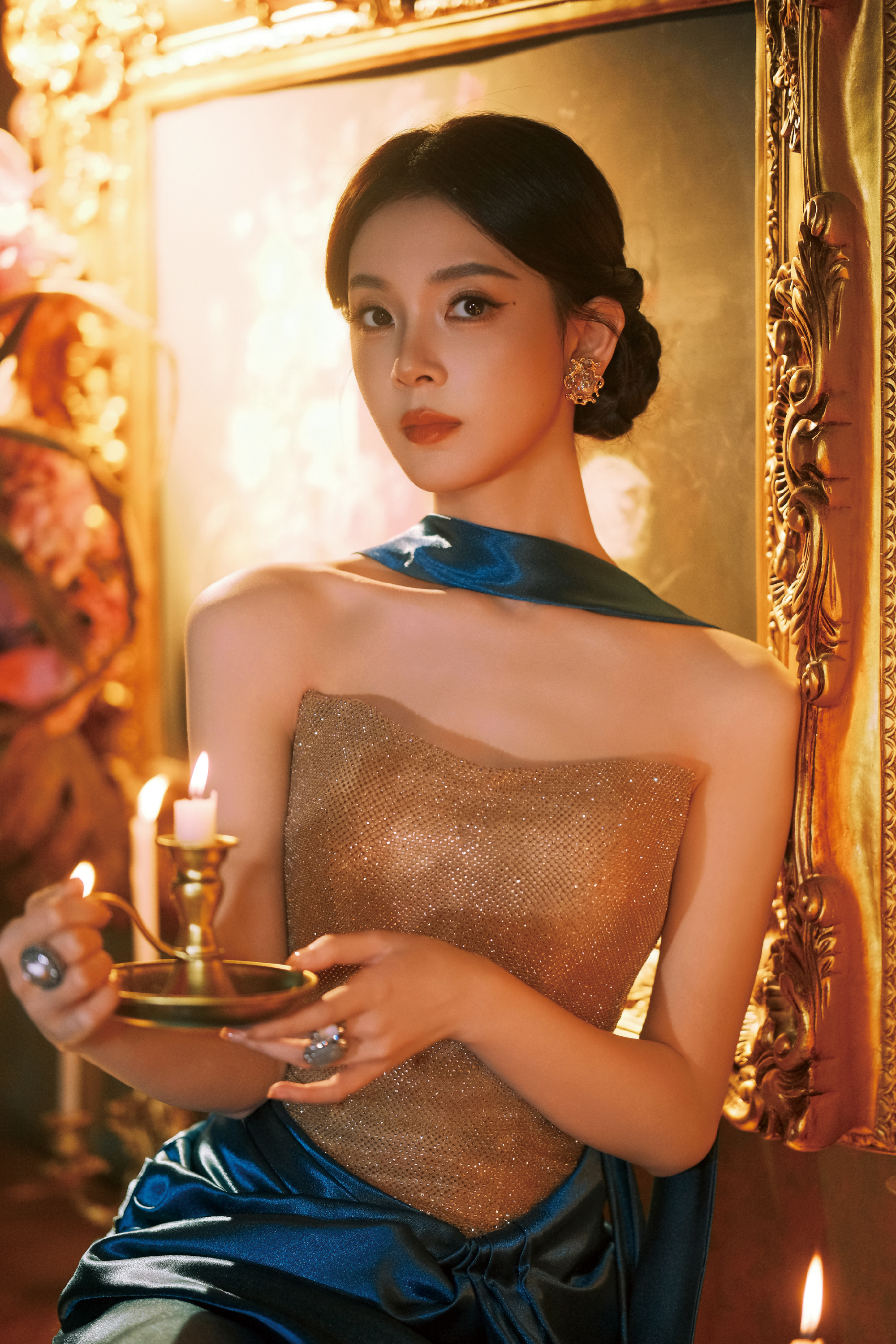瑶有上镜心陈瑶宝石蓝缎面长裙美得好耀眼[开学季]像从古典油画中缓步走出的贵族少女
