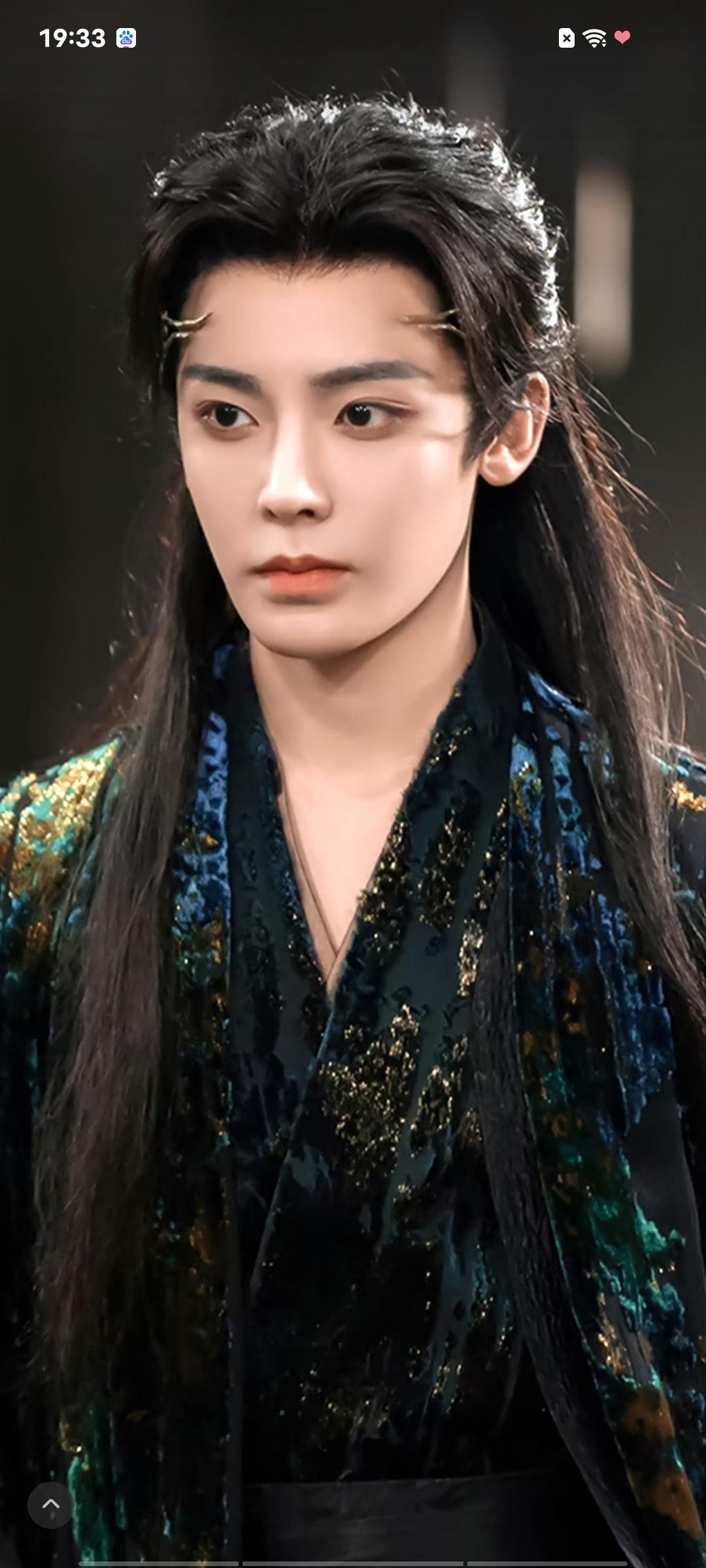 让一让，2026年开年，侯明昊扛剧小生来了！  谁能想到2026年的1...