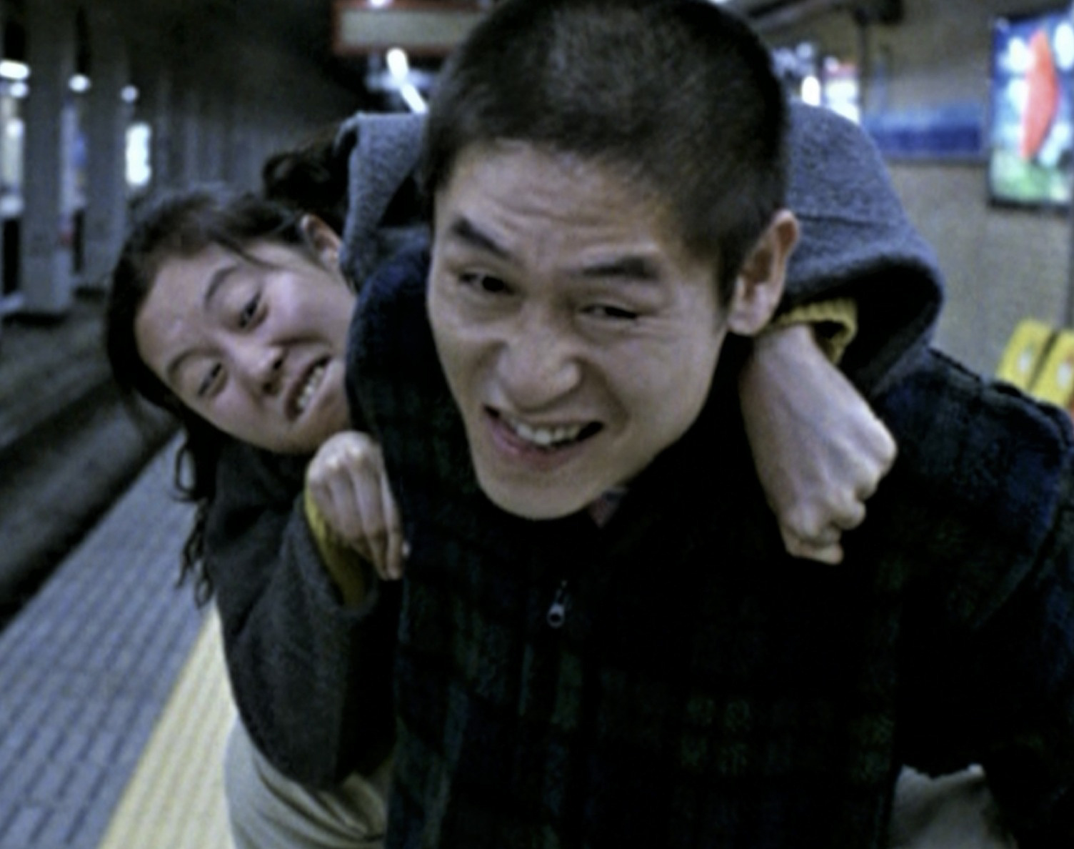 24年前的今天，李沧东导演、薛景求与文素利主演的《绿洲》在韩国上映