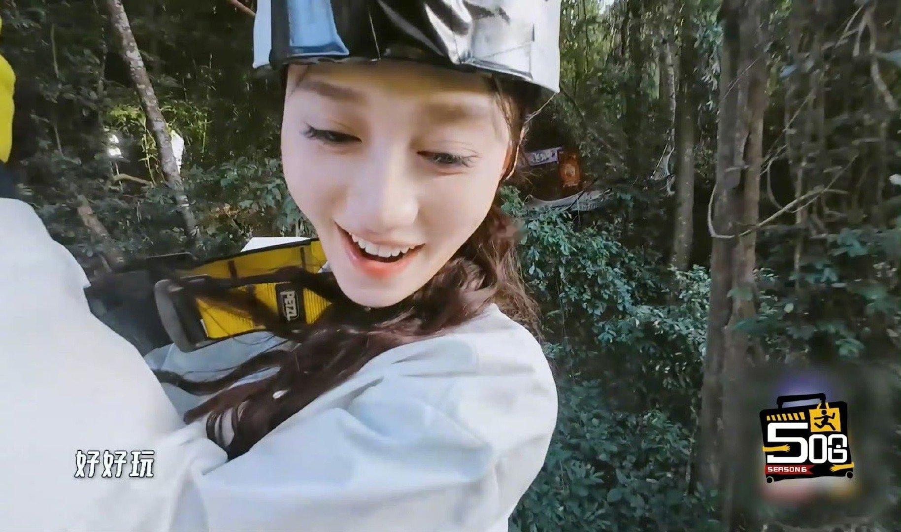 王影璐夏梦高山流水遇知音不愧是演过部落公主的人！王影璐在五哈雨林高空飞跃挑战里全