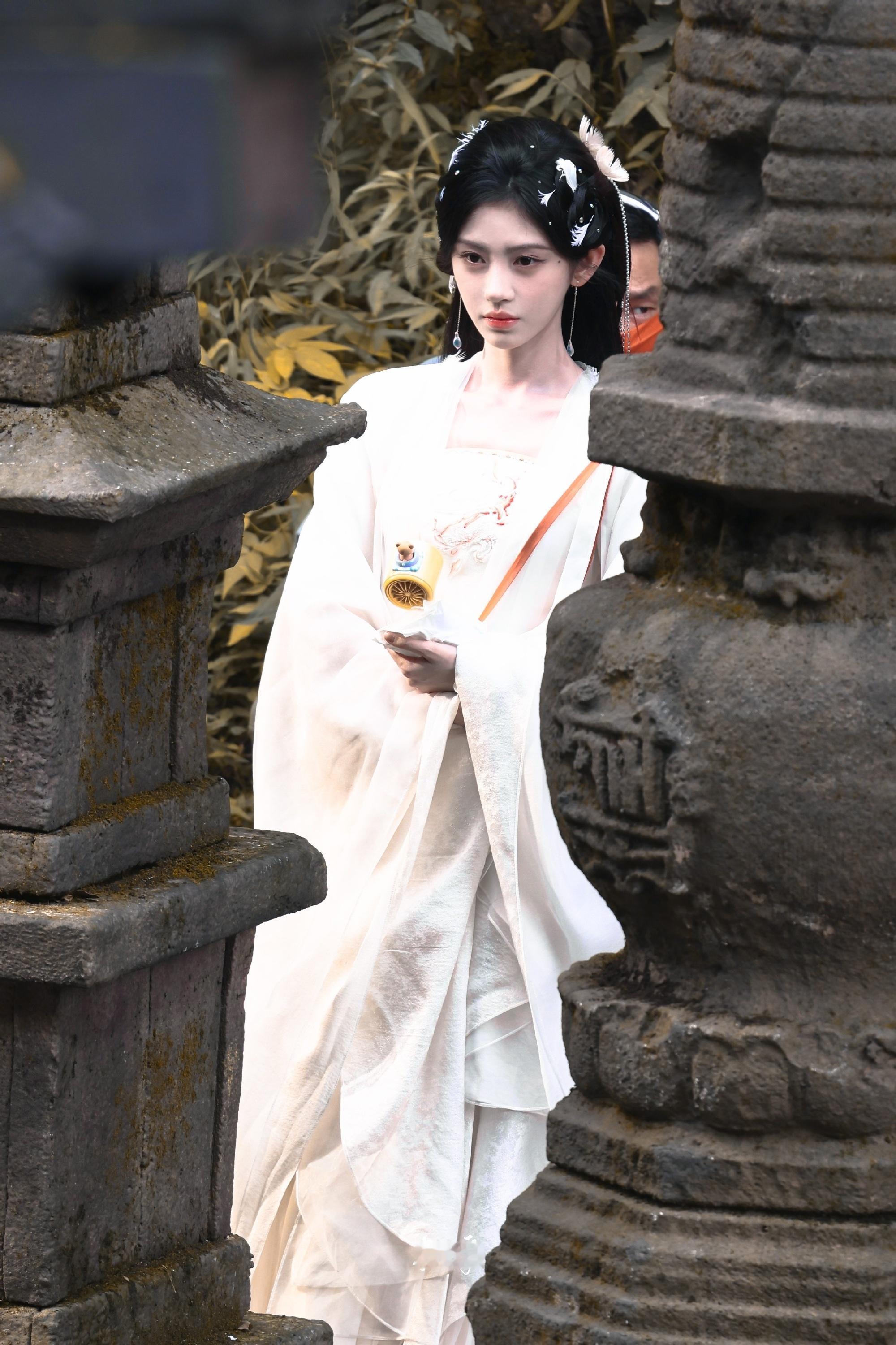 鞠婧祎 jjy鞠婧祎苏绿夏 我们都应该多笑笑像镜头下的阳光一样.