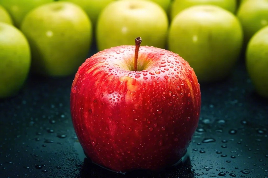 【常吃苹果的人身体发生6个变化】今年的王炸水果居然是苹果苹果由于太常见，曾被网友