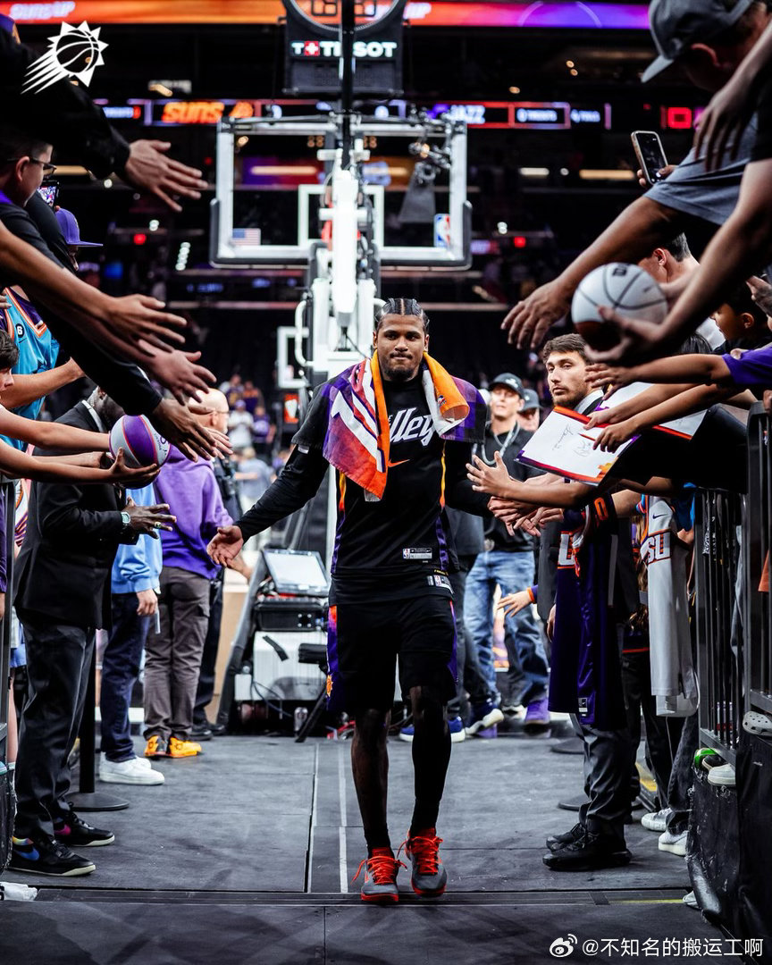 菲尼克斯太阳  太阳官媒：杰伦格林加入上场时间22分钟或以下，能拿到30分+队伍