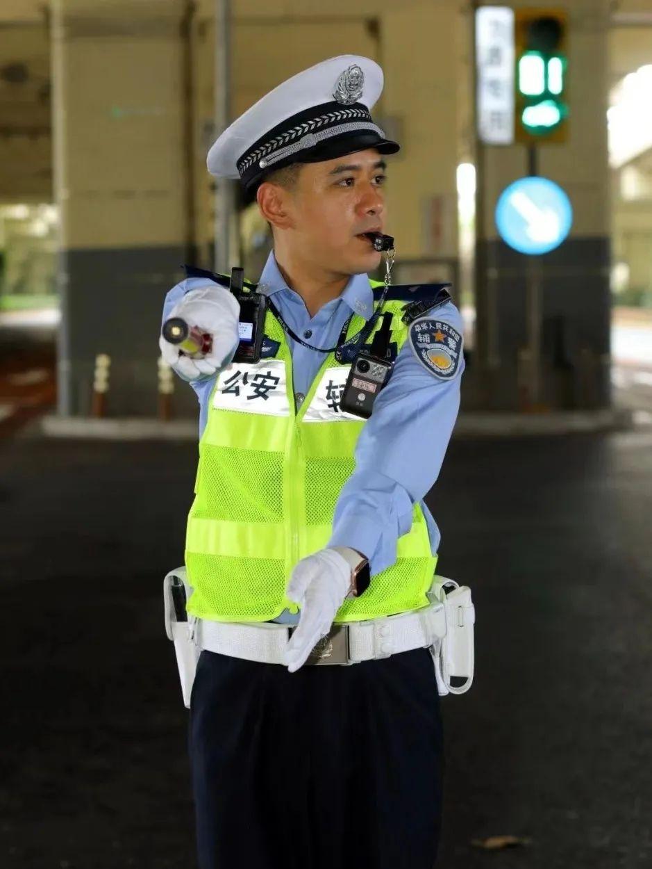 上海公安十佳辅警评选活动，意在表彰公安工作中表现卓越的辅警人员，展现他们的职业风