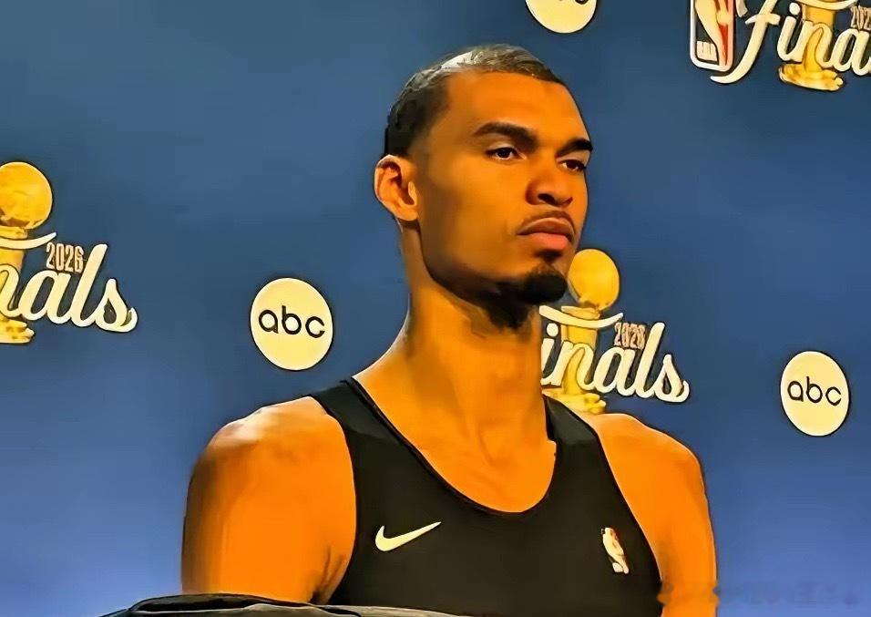 文班获NBA超级顶薪续约马刺家门口丢冠后，主将文班亚马发话了！输掉总冠军之后，文