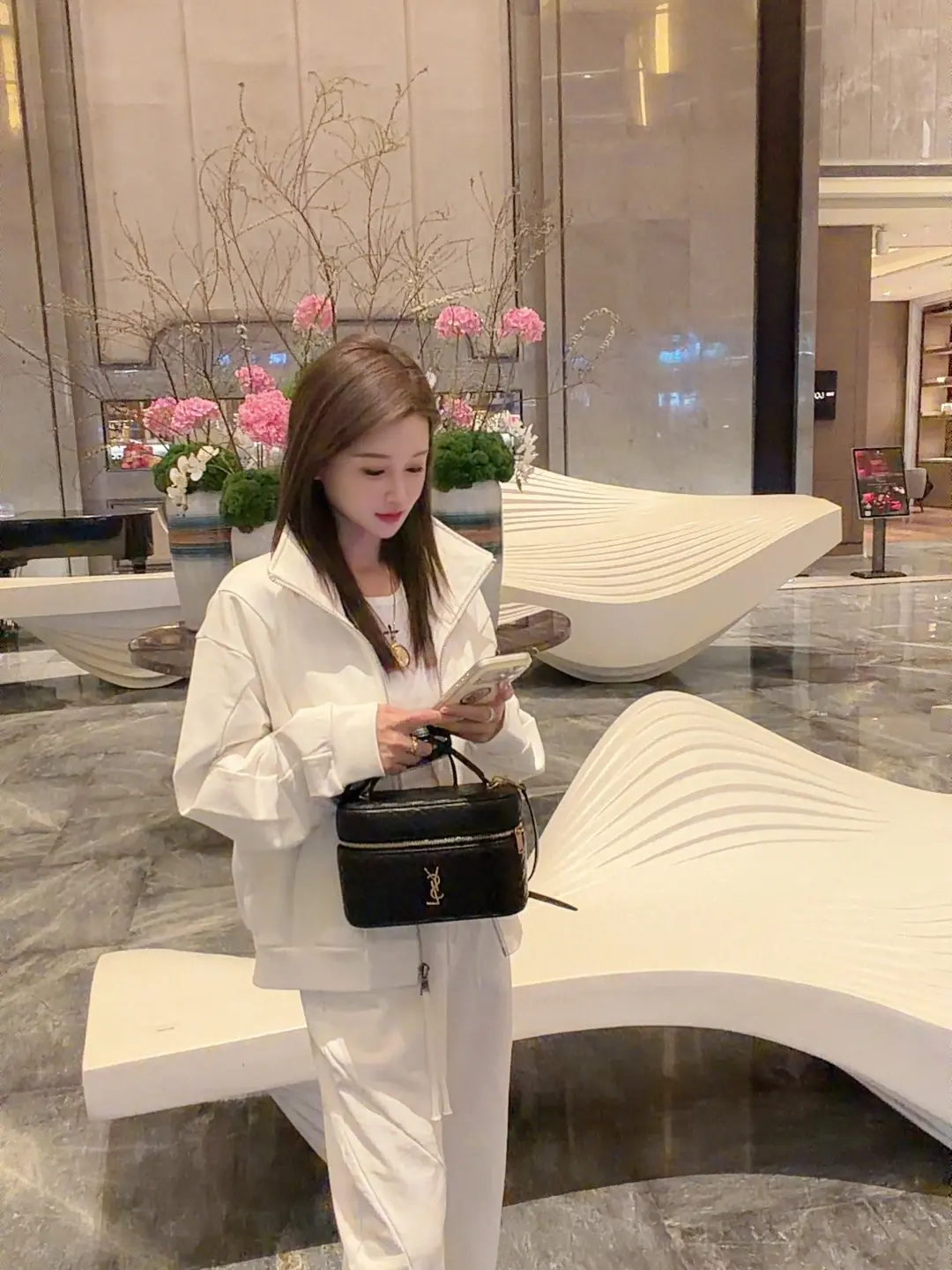 你焦虑什么 你漂亮 会赚钱 有思想 独立又自信 你的人生才刚刚开始