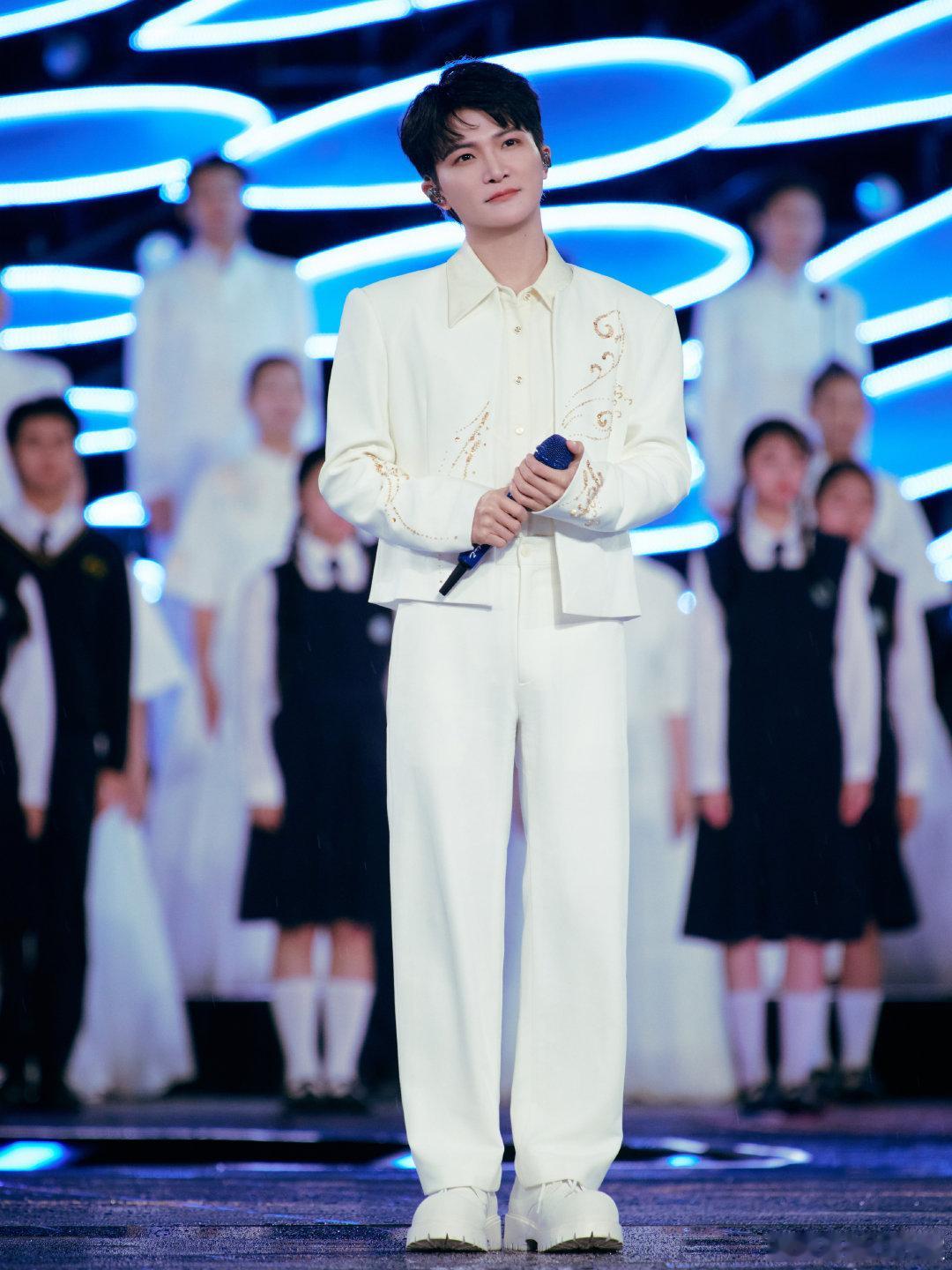 周深5年5登大湾区含金量 连续五年深耕大湾区！周深携《天海一心》《水连天》赴珠海