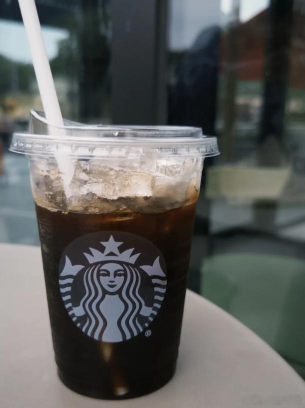 一杯咖啡开启今日的会议，大家有问题先留言外汇黄金 黄金 金价