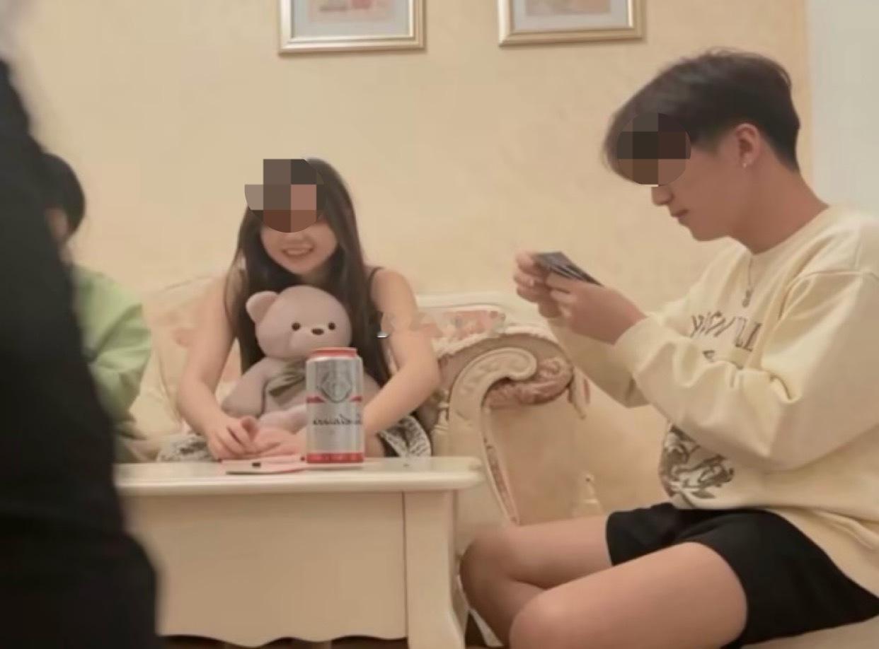 看图猜猜猜第五十七期，甜美女孩的聚会时光，神仙颜值。 